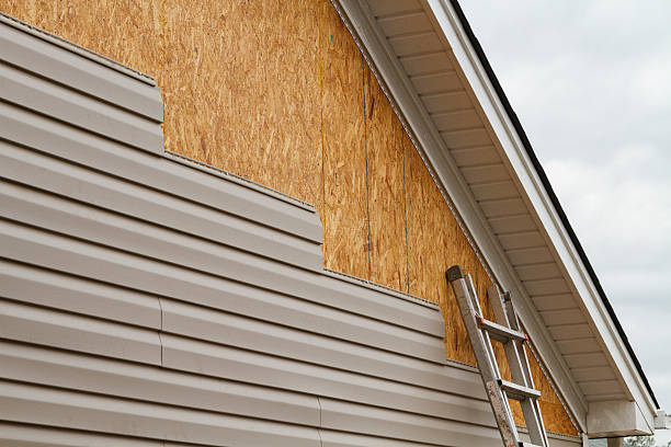 Professional Emergency Siding Repair technician working in Willow Grove, TX